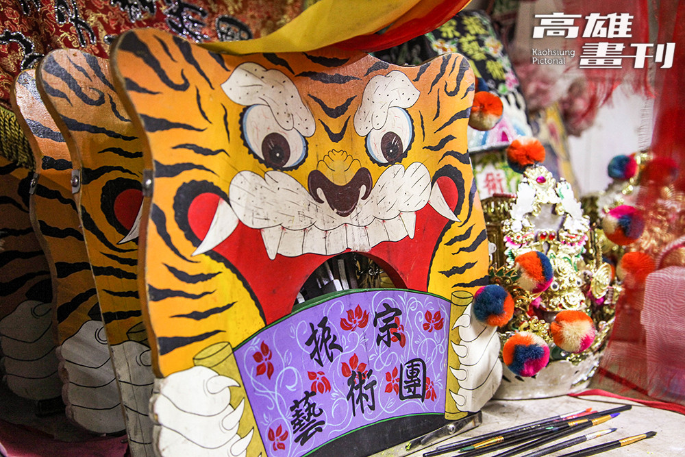 演出的道具和舞台，都是自己製作設計，音樂也是配合演出精心挑選並重新編曲。(攝影/李瑰嫻)