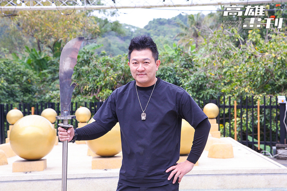 振宗藝術團團長方宗寅是土生土長的內門人，年紀輕輕便成立臺灣第一組女子八家將。(攝影/李瑰嫻)