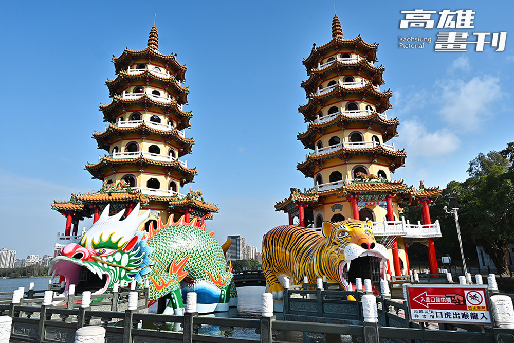 重新整修過的龍虎塔，色彩更加鮮豔飽滿。(攝影/Carter)