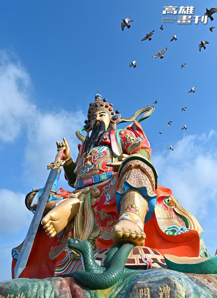 北極玄天上帝神像高達75公尺，威風凜凜。(攝影/Carter)