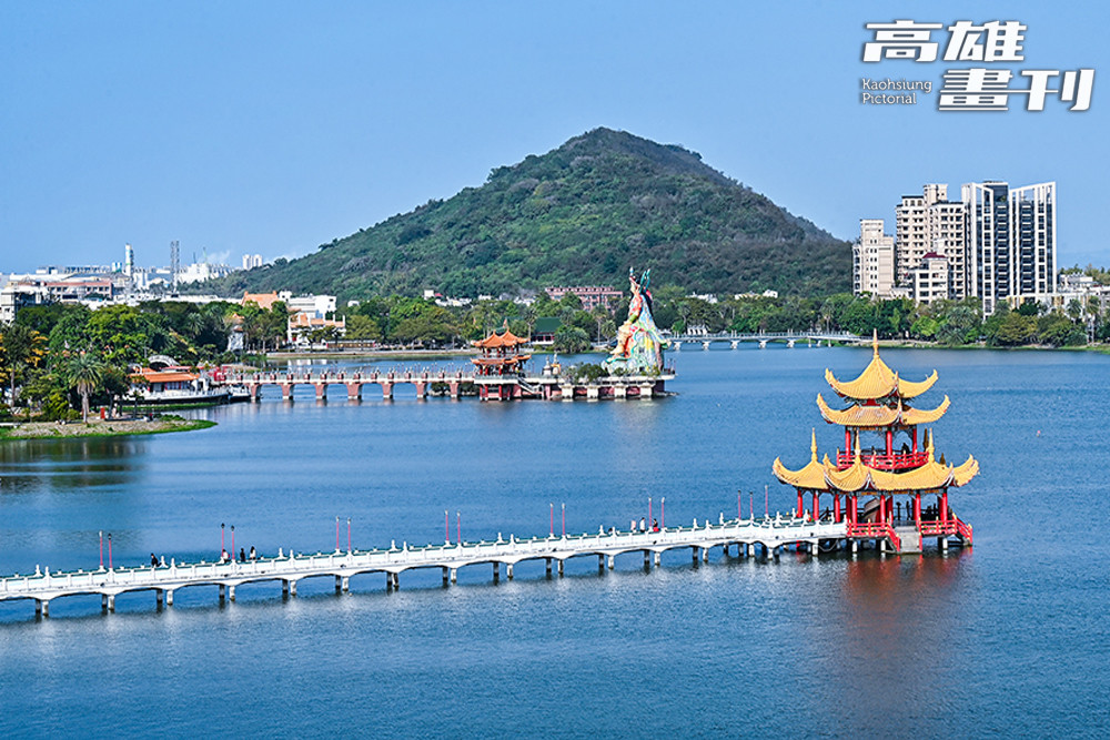 Super Junior成員厲旭特意早起走訪左營蓮池潭。(攝影/Carter)