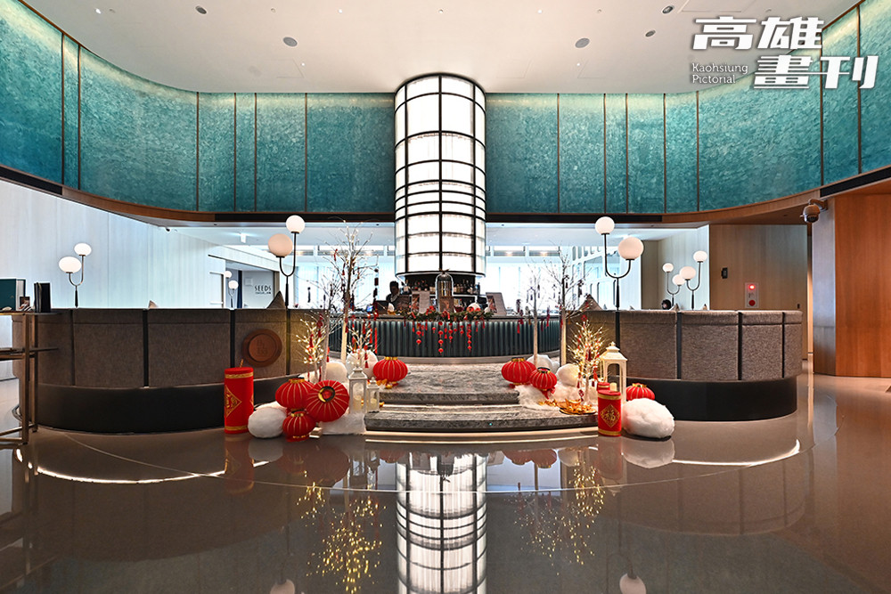 高雄洲際酒店坐擁港灣景色，空間營造現代美學。(攝影/Carter)