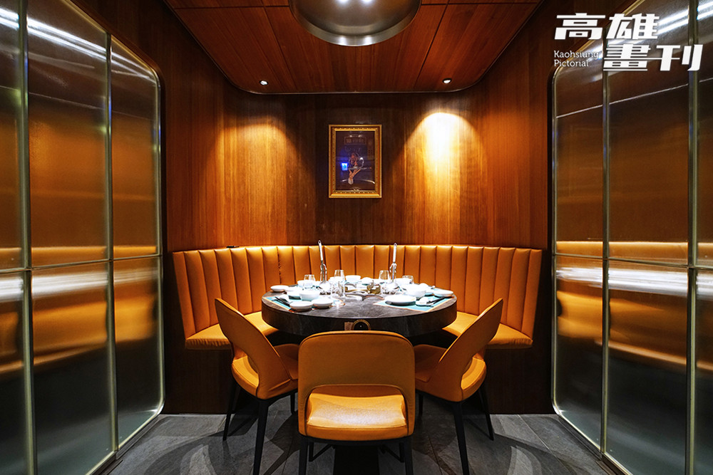 二樓半包廂式馬蹄式座位，既隱密也深具設計感。(攝影/曾信耀)