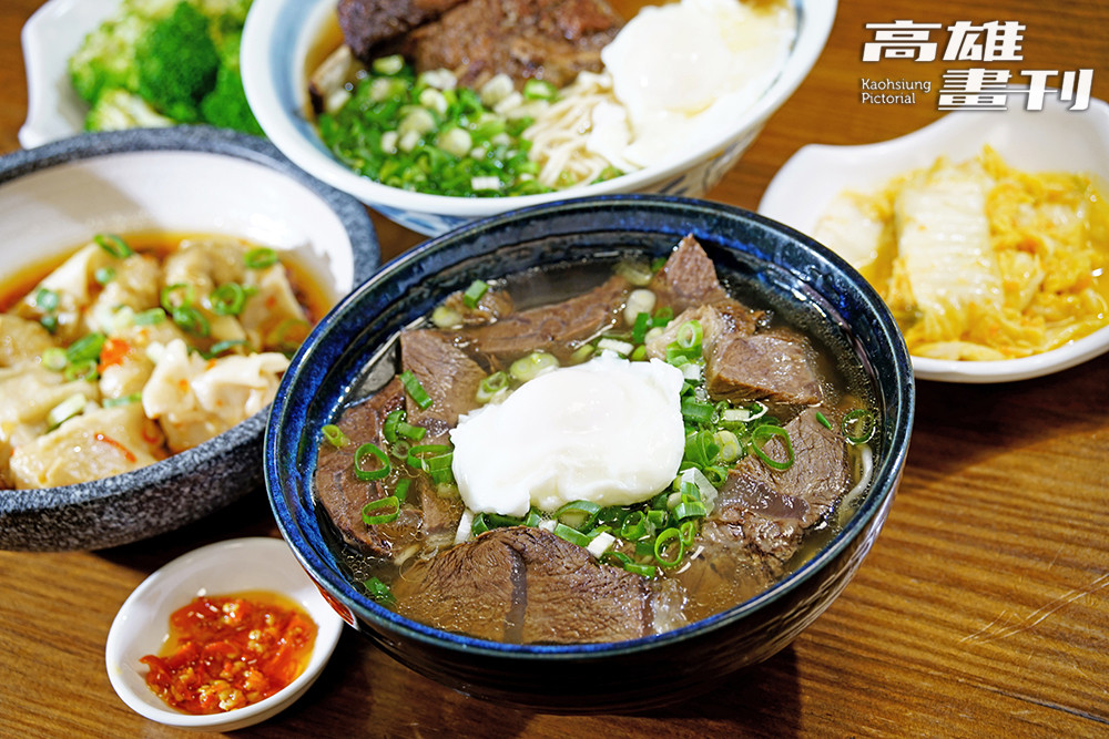 「上湯清燉牛爆多麵」滿滿牛肉堆疊情感價值，連圭賢都忍不住盛讚是「臺灣第一牛肉麵」。(攝影/曾信耀)