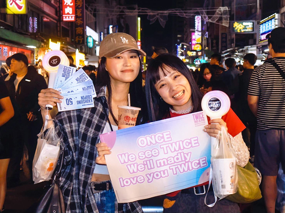 從街頭起舞到商圈聚點，高雄正透過全城之力構築歸屬感，讓「來高雄看演唱會」成為一種深度的文化認同與體驗。(圖片提供/高雄市政府經發局)