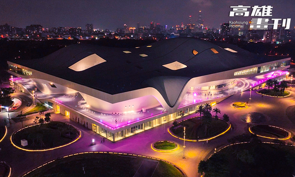 去年BLACKPINK世界巡迴演唱會，高雄展開七天燈光應援。圖為衛武營國家藝術文化中心。(圖片提供/高雄市政府新聞局)