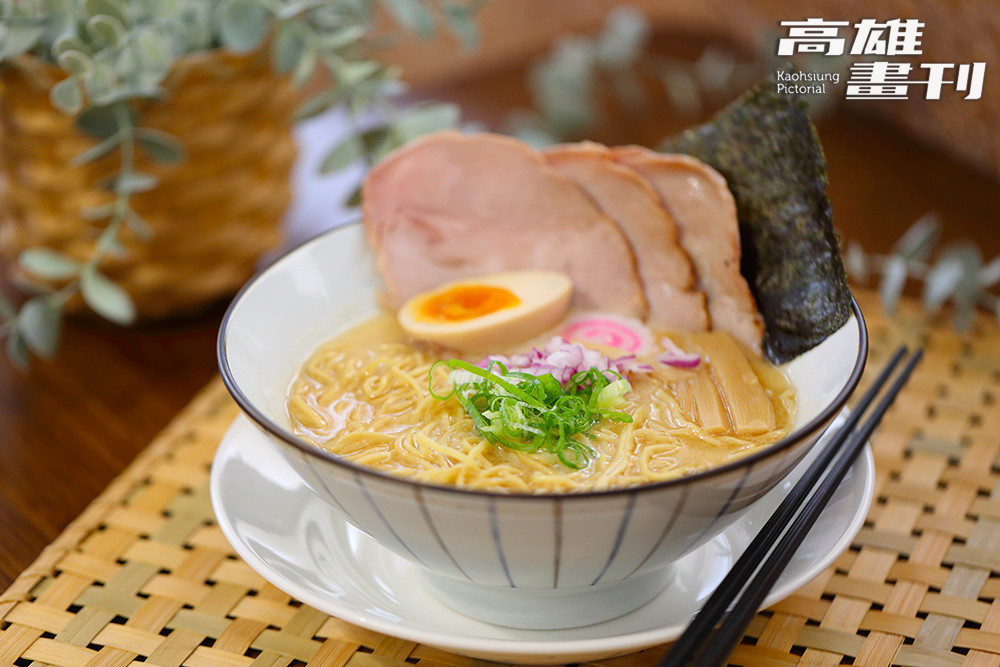 麵屋田介訴求日本九州風格拉麵，並講究以臺灣豬熬製湯頭，真材實料不賣弄花樣。（攝影/Carter）