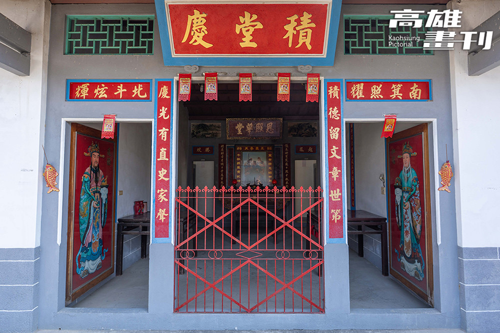 後堂現作為祭拜神明的空間，承載家族的信仰與傳統儀式。(攝影/黃敬文)