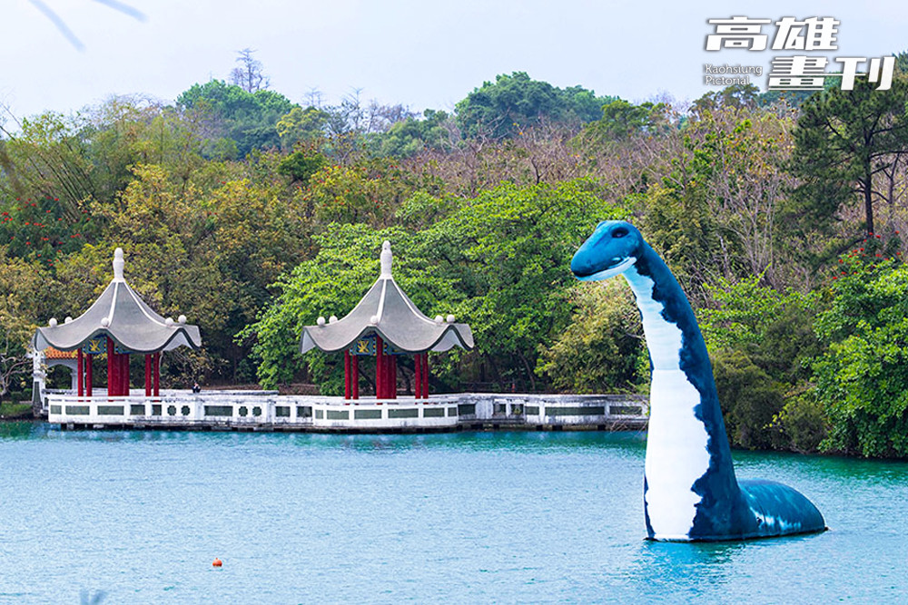 除了澄清湖的驚喜彩蛋，駁二特區還有科工館等地都有恐龍身影，引發網路熱烈討論。(攝影/黃敬文)