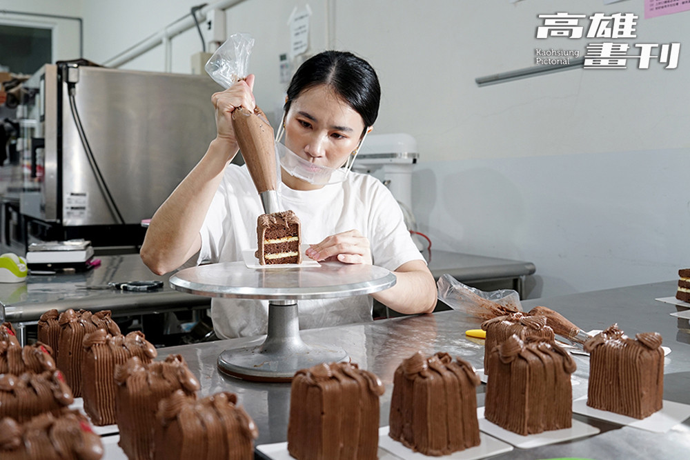 「望思甜點」創辦人Della熱愛製作甜點，顧客品嘗蛋糕後的驚喜與回饋，讓她充滿成就與喜悅。(攝影/曾信耀)