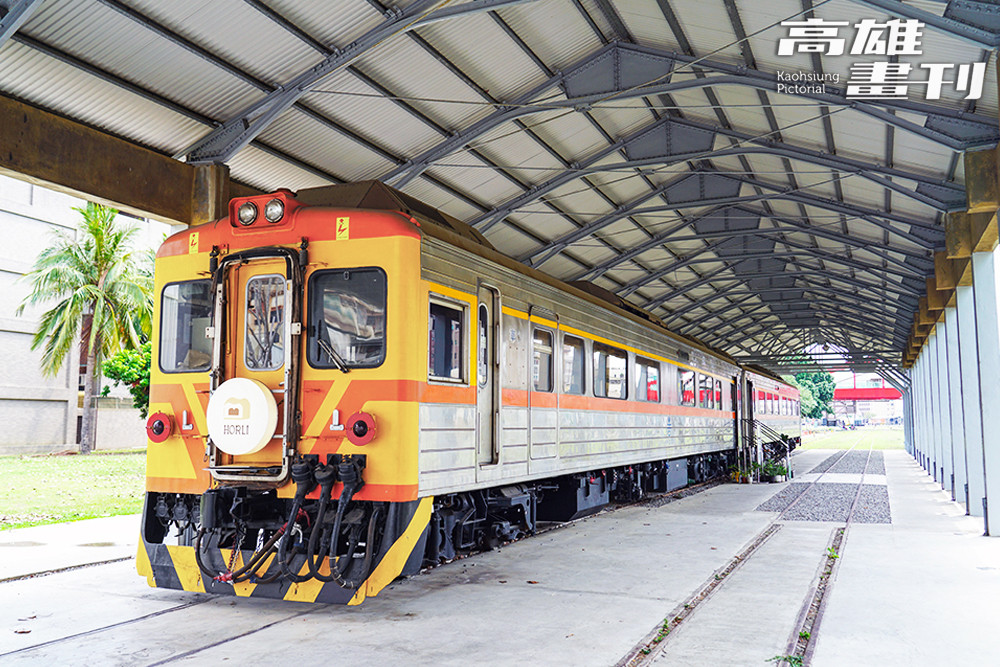 厚里烘焙位於哈瑪星鐵道園區，將退役老舊火車改造為用餐及販售空間，保存文物同時也實踐永續發展理念。(攝影/曾信耀)