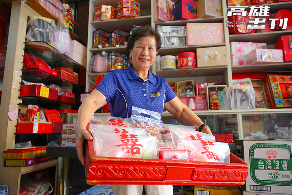 面對現代簡約的婚禮趨勢，店內特別整理出精簡明瞭的表單，讓繁複的訂婚、結婚流程變得一看就懂，消解新人的焦慮。(攝影/Carter)