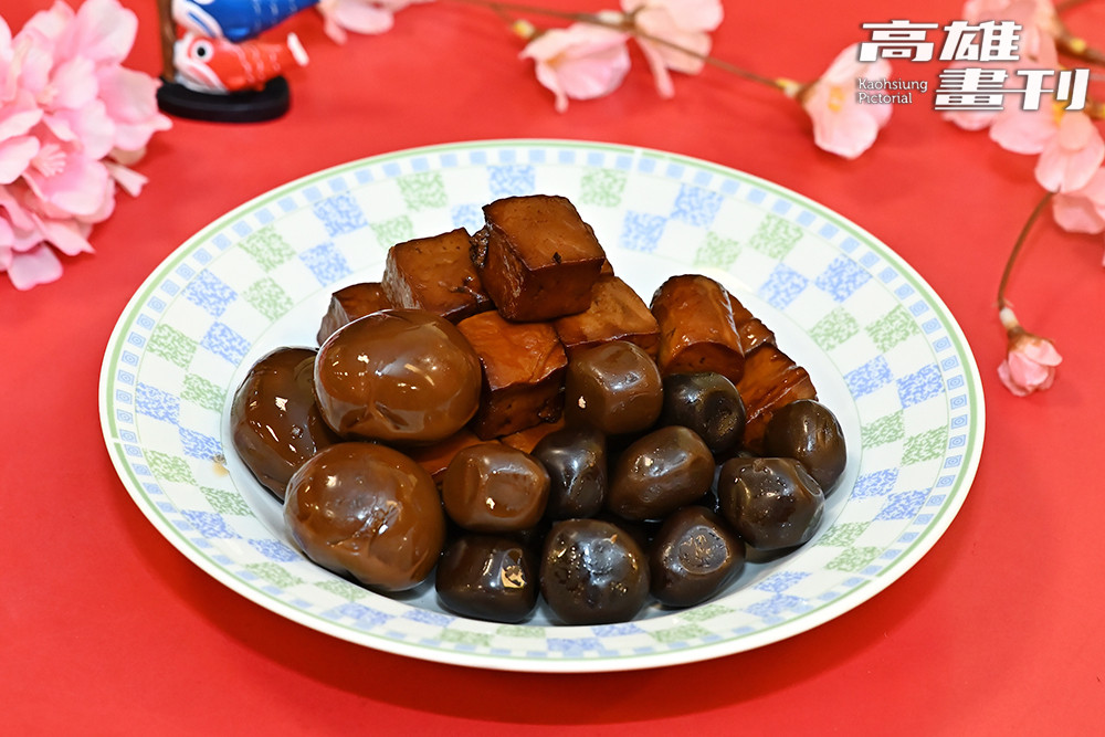 在陳秀卿與先生共同努力下，家常滷味不再只是「憑感覺」製作，而是可以量化管理與生產的食品。(攝影/Carter)