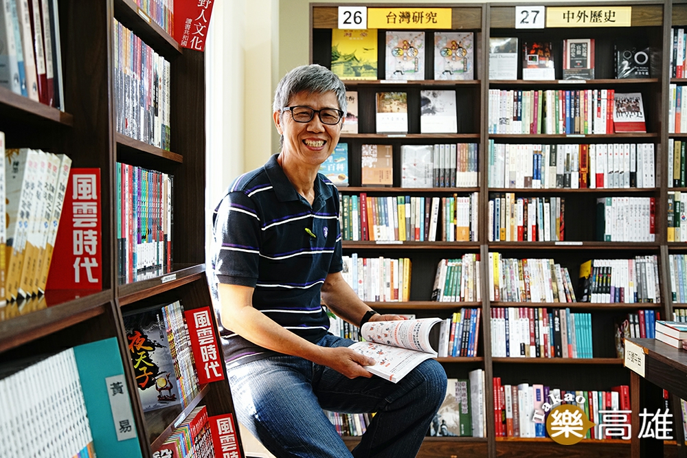 經理楊德顯最喜歡的書店一隅，採光良好，與書相伴。（攝影／曾信耀）