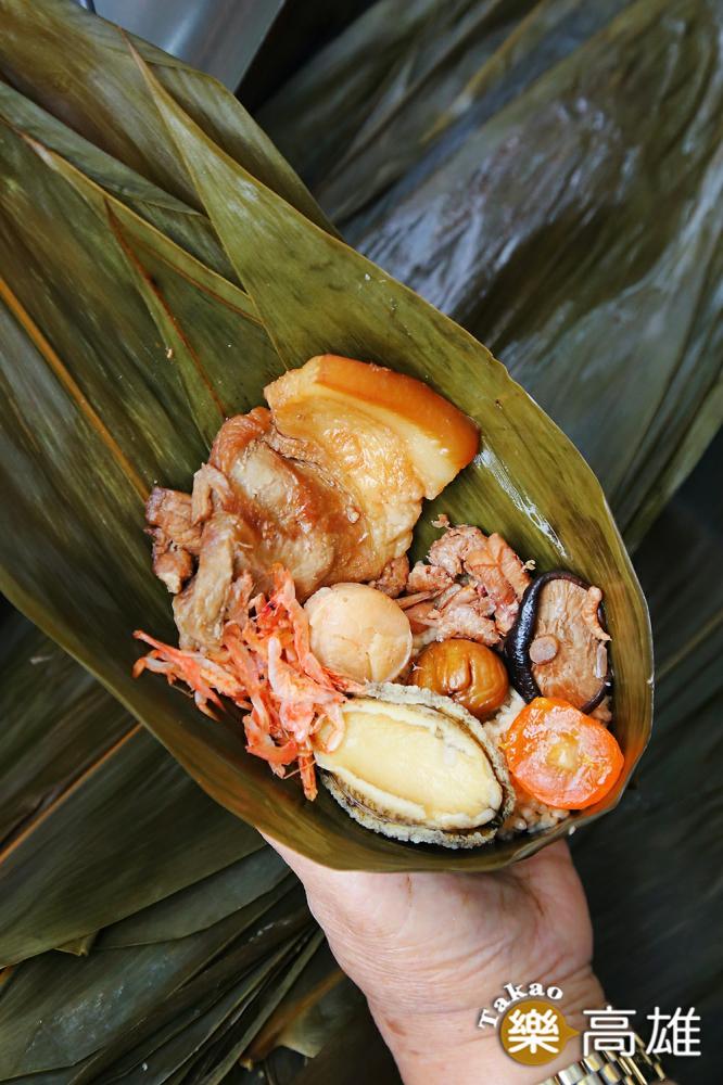 龐家肉粽的三鮮頂級海味鮑魚粽，光一顆淨重就300克左右，個頭相當有份量。（攝影/Carter）