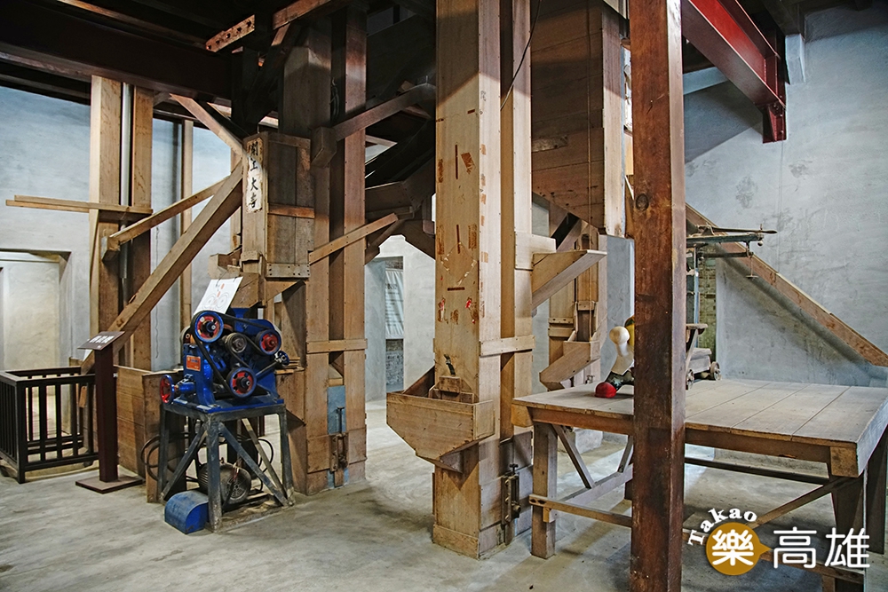 為了因應現代化動力倉儲和碾米機具的空間需求，旗山碾米廠發展出特殊的樓層柱體接續設計、樑柱節點構造。（攝影/曾信耀）