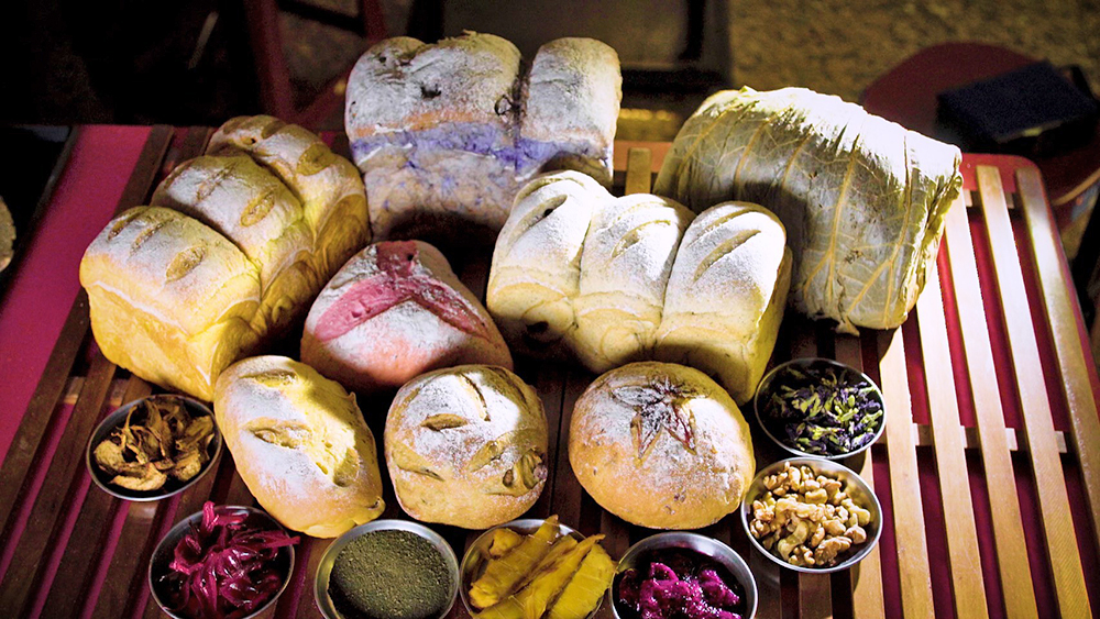使用在地食材的果香麵包，擁有六龜鄉間獨特的情感風味。（照片提供/藏御手感烘培）