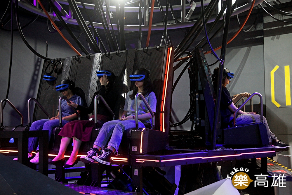 六軸移動座椅結合360度VR影片，觀看《攻殼機動隊》太過癮！（攝影/曾信耀）