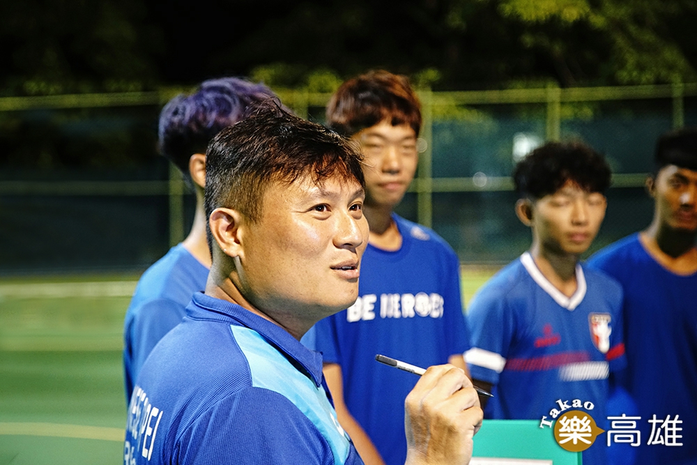 簡盟恩期望這群生力軍，成為台灣足球最堅實的後盾。（攝影/曾信耀）