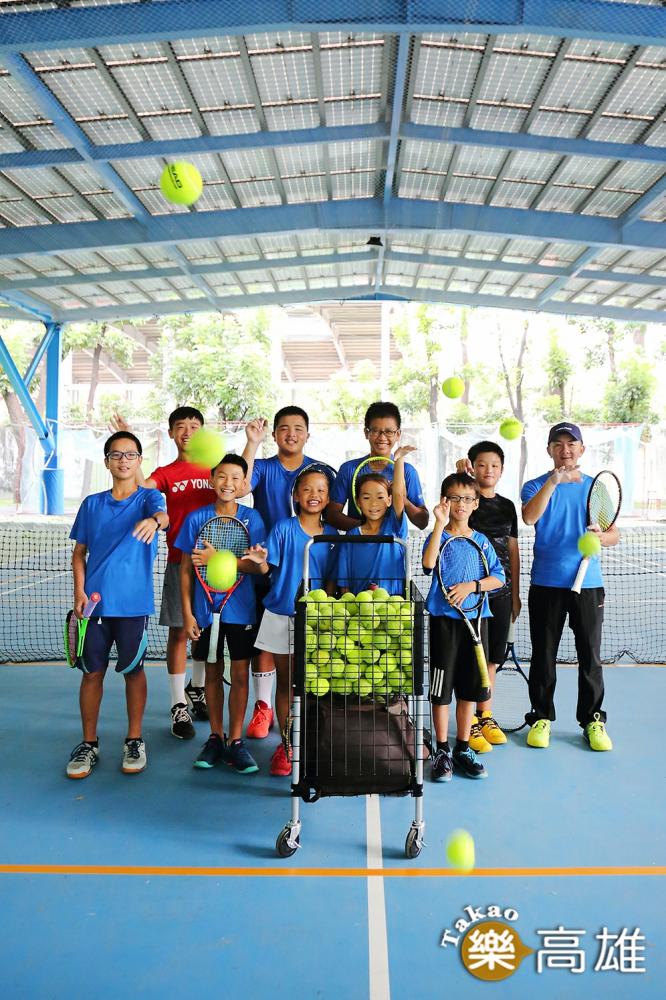鳳山網球中心有分基礎班、假日班跟校隊班；平日學生課後就是到球場練球。（攝影/Carter）