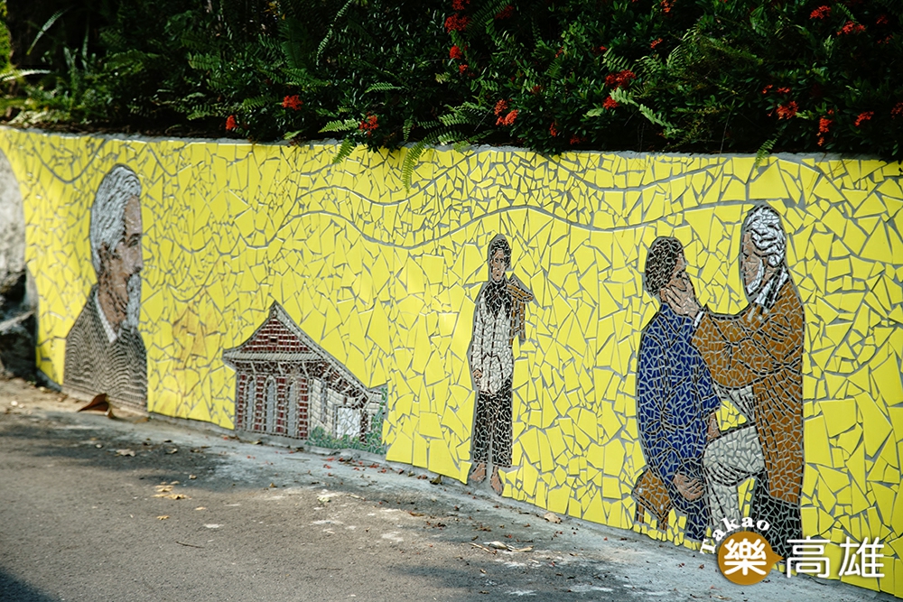 內興里以馬賽克拼貼藝術裝置，彩繪村風潮也讓農村變得更有活力。（攝影/曾信耀）