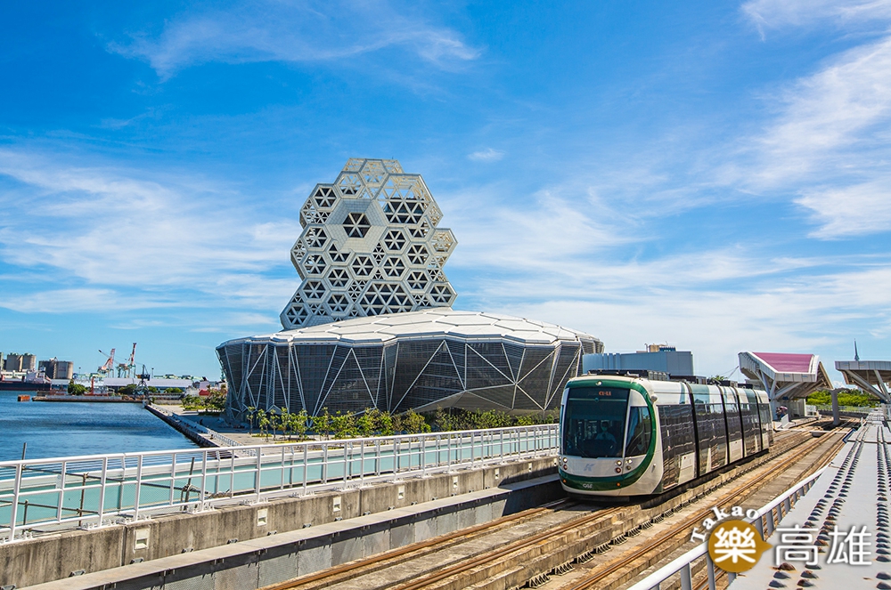 高捷黃線與環狀輕軌匯集，提供亞洲新灣區多元化公眾運輸選項。（攝影/黃敬文）