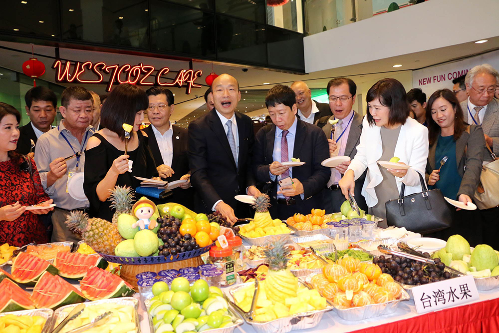 今年2月下旬韓國瑜市長出訪星馬，鳳荔酥是必帶的伴手禮之一。