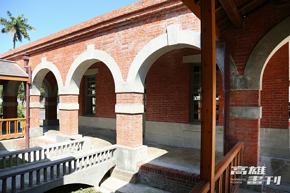 古樸的磚造廠房，光陰留駐在旗山糖廠每一個古色古香的角落。(攝影/Carter)
