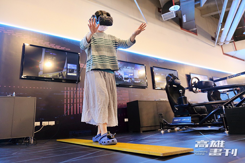 虛擬實境樂園內從寓教於樂的AR自然教學沙盤，VR射擊和結合虛擬實境的密室脫逃，到沉浸效果滿分的虛擬博物館，遊戲應有盡有、老少咸宜。(攝影/Carter)