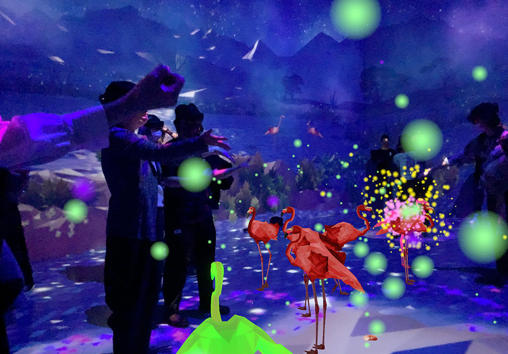 有別於VR的穿越時空，在開放空間觀賞的MR劇院，像是把虛擬場景拉到現實。(圖片提供/夢想現實)