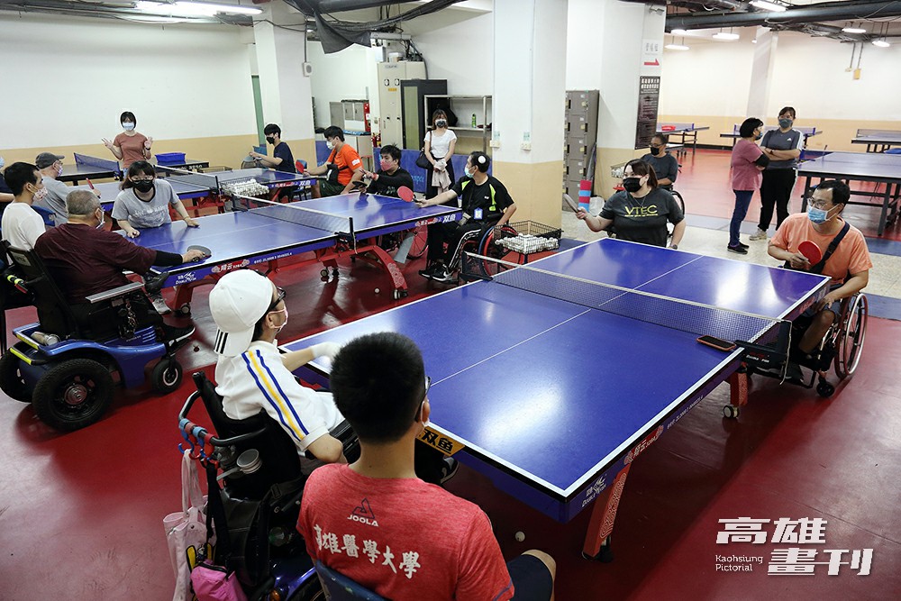 蔡貴蘭教練認為桌球運動也是種復健，在身體及精神層面都能帶給身障者正面影響。(攝影/Carter)