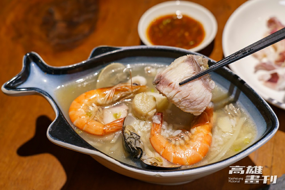 粥老大的「招牌海鮮粥」堅持使用活魚活蝦，讓味蕾與生猛海鮮直球對決。(攝影/Cindy Lee)