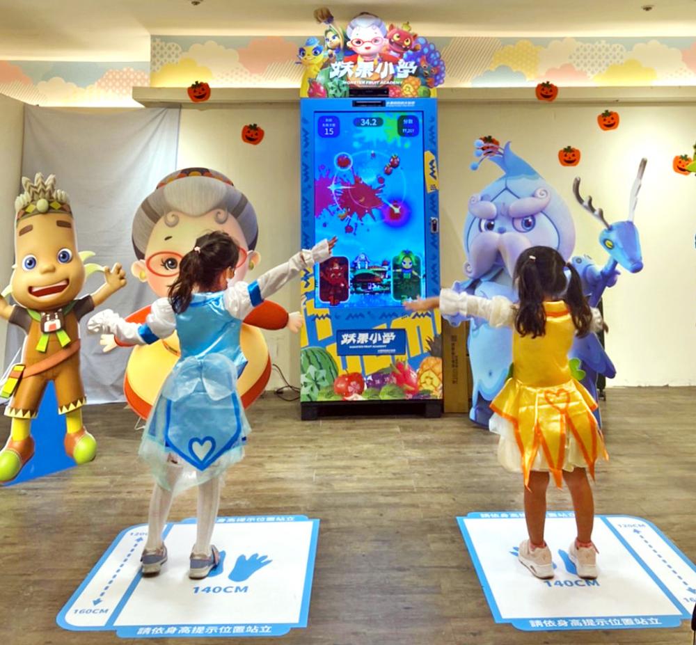 《水果冰淇淋》是臺灣最長壽的兒童節目，主持人水果奶奶透過IP轉化延伸至電影、遊戲等領域，帶給不同世代的孩子們歡樂與學習。(圖片提供/哇哇科技)