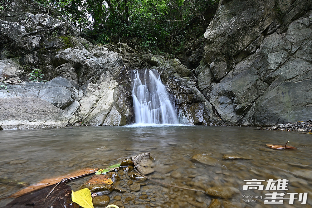 古道中段有個適合戲水的小瀑布，經過瀑布後即將離開水路，轉往山徑。(攝影/Carter)