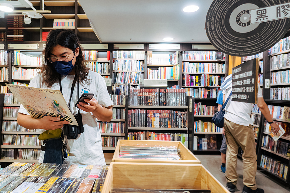 歡迎黑膠唱片愛好者到茉莉二手書店挖寶。(攝影/朱益良；圖片提供/薄荷綠工廠)