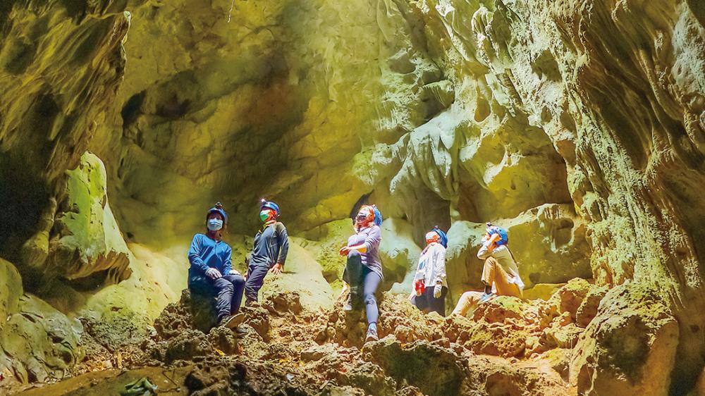 Explore Mount Shou's Limestone Caves