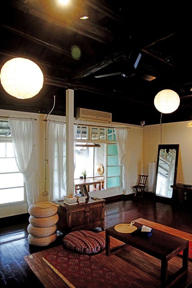眷舍建築沿自日式風格，室內木質地板很有古早味。