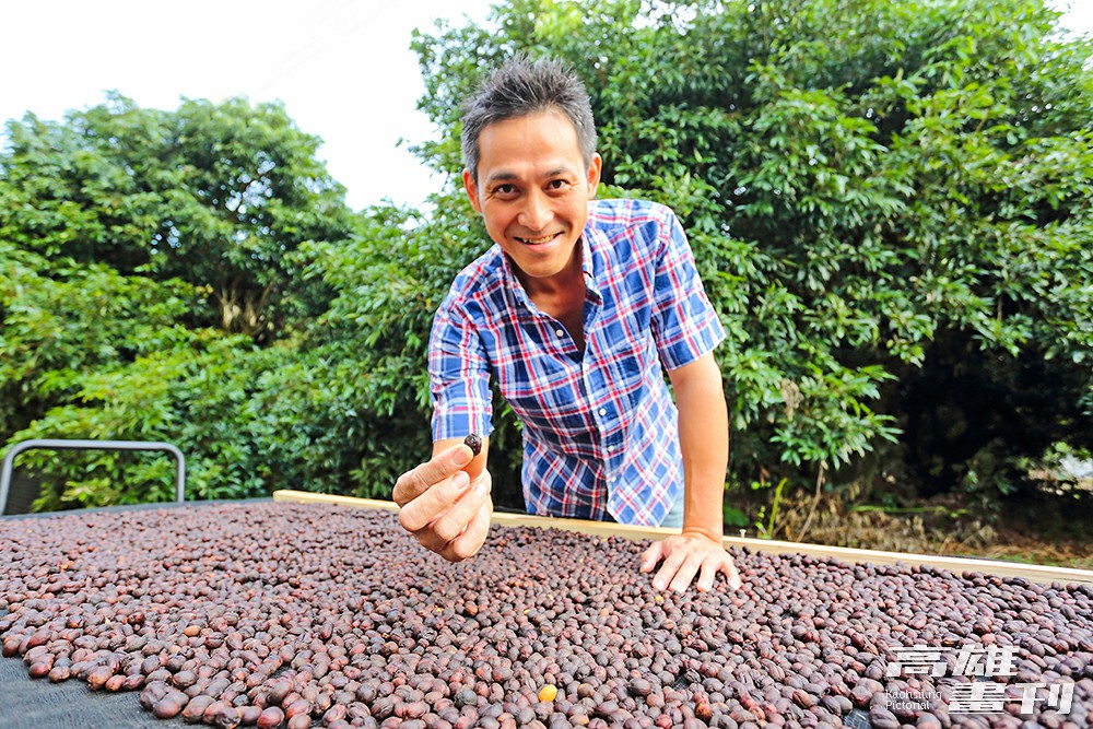 月勝吉本身對咖啡有濃厚興趣，從咖啡種植到沖泡他都一手包辦。(攝影/Carter)