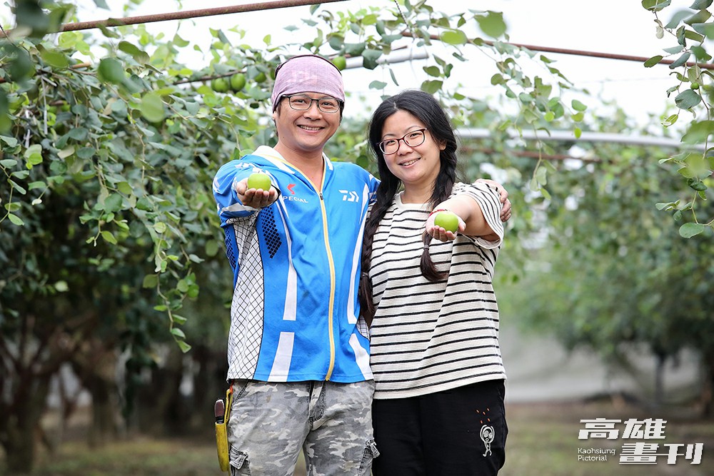陳坤池與鄭芳欣夫妻倆期望透過推廣食農教育，讓孩子們參與產地的過程。(攝影/Carter)