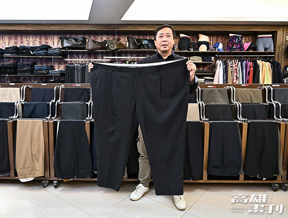 PK褲子大王最具代表性特色是店內有齊全的褲子尺寸，連70腰褲子也有現貨。(攝影/Carter)