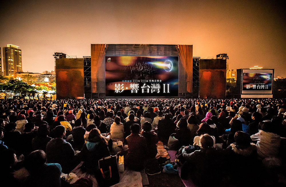 《影･響 台灣Ⅱ》串燒演出經典電影音樂，邀請民眾於星空下回味臺影百年。(圖片提供/高雄市政府文化局)