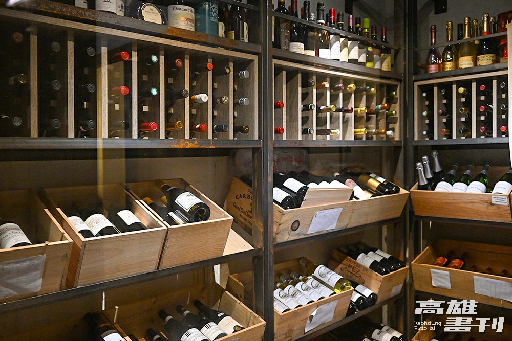 庶民廚房二樓特別規劃專業葡萄酒酒窖。(攝影/Carter)