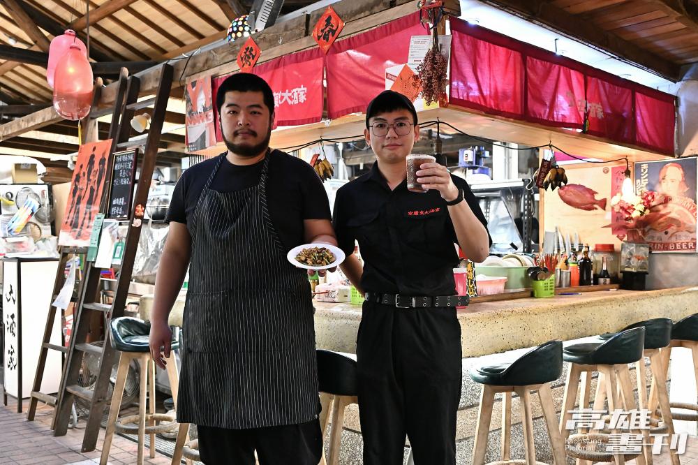 擅長創意料理的江明峯（左）與調酒師出身的李祖源（右）一拍即合。(攝影/Carter)