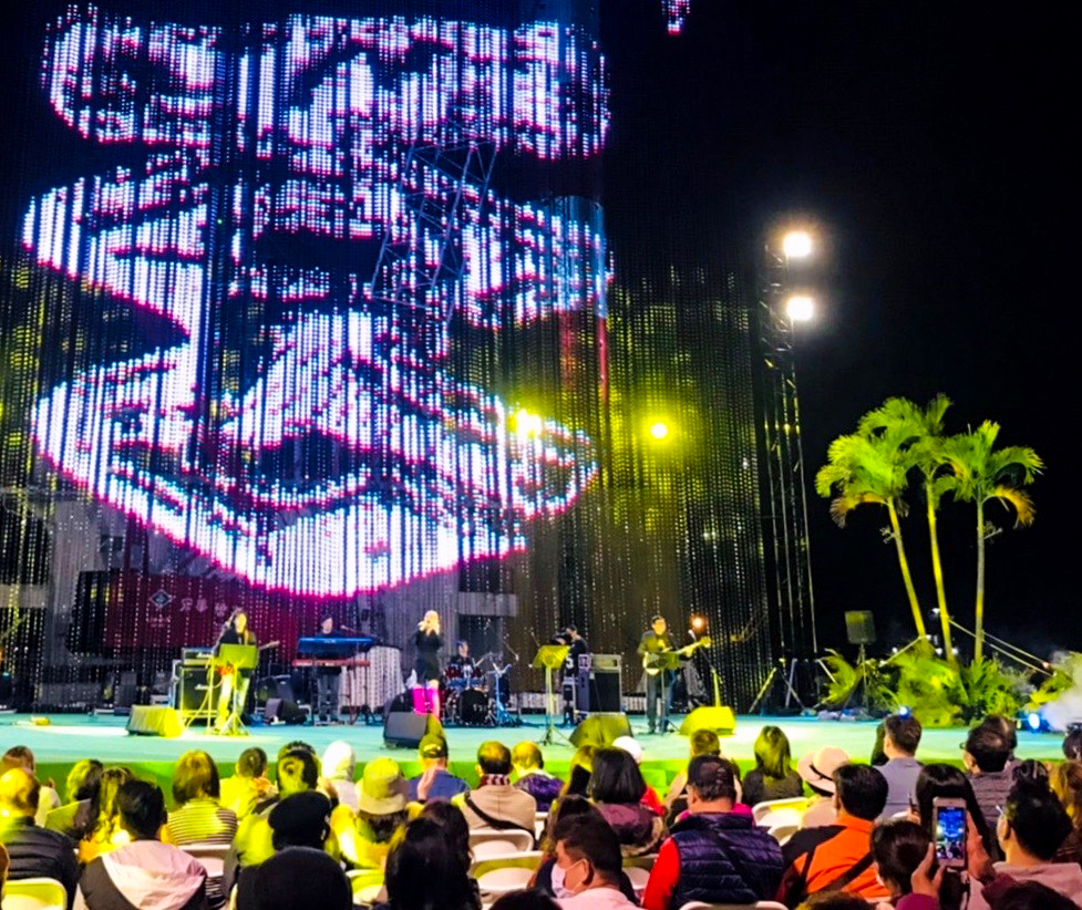 super band在「2021跨百光年」海上舞臺的表演。(圖片提供/紀華麟)