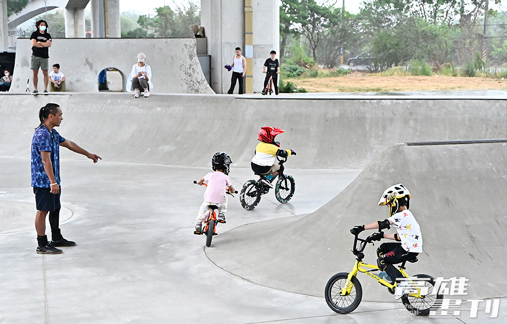 許多孩子從小就接觸滑板運動。(攝影/Carter)