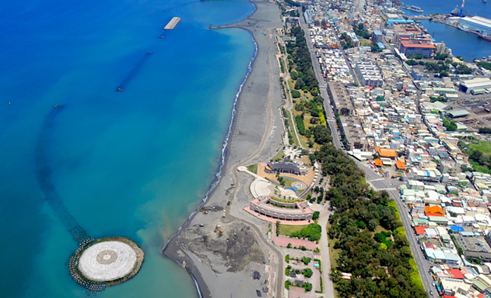 高雄海河奇蹟──築堤養灘 重建魅力海岸線